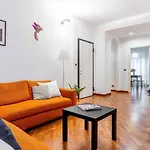Joivy Lovely And Inviting Flat With Balcony